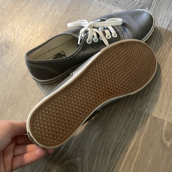 Vans - Picture 3 of 4